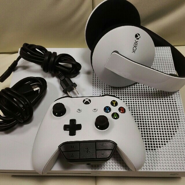 Xbox(エックスボックス)のあ様専用北米版　xboxone ヘッドセット エンタメ/ホビーのゲームソフト/ゲーム機本体(家庭用ゲーム機本体)の商品写真