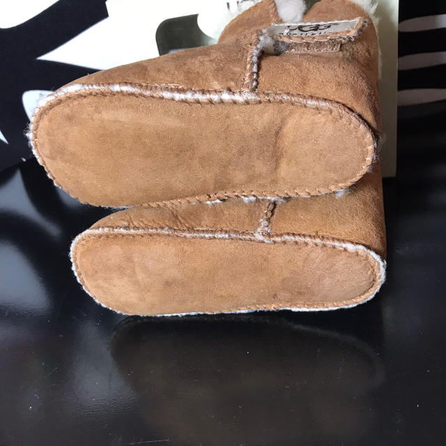 UGG(アグ)の※専用 正規 UGG ファーストシューズ キッズ/ベビー/マタニティのベビー靴/シューズ(~14cm)(ブーツ)の商品写真