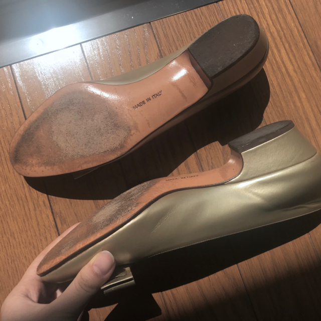 Salvatore Ferragamo(サルヴァトーレフェラガモ)の👡ヴァラ ゴールド レディースの靴/シューズ(ハイヒール/パンプス)の商品写真