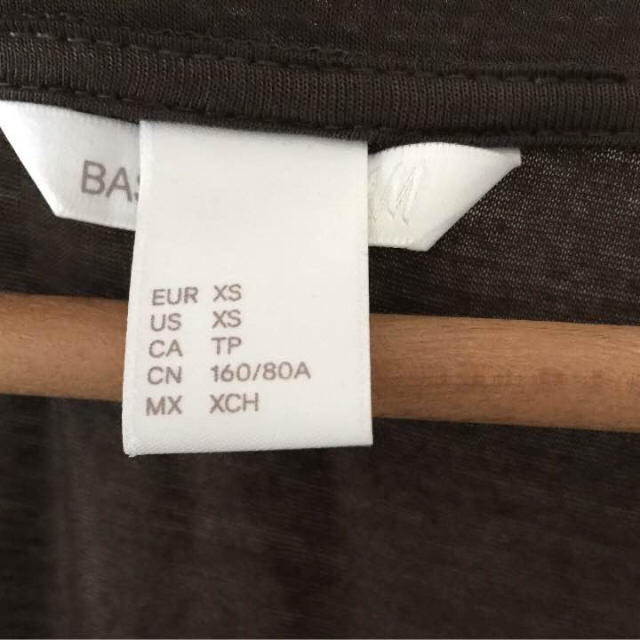 H&M(エイチアンドエム)のH&M VネックTシャツ レディースのトップス(Tシャツ(半袖/袖なし))の商品写真