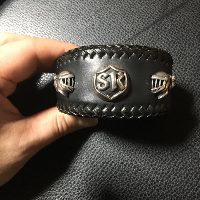 Chrome Hearts(クロムハーツ)のるーびっく様専用スターナイツ レザーバングル ブレスレット ウルフマン メンズのアクセサリー(バングル/リストバンド)の商品写真