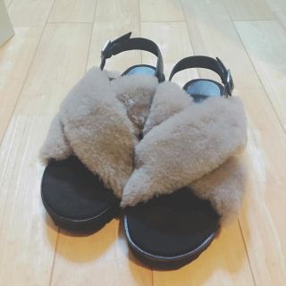 スローブイエナ ファーサンダル