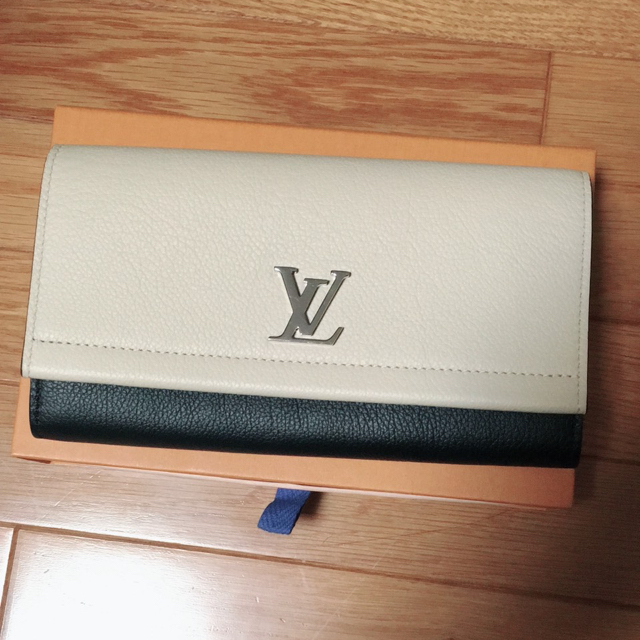 LOUIS VUITTON(ルイヴィトン)のロックミー LV❤︎LOCKME II レディースのファッション小物(財布)の商品写真