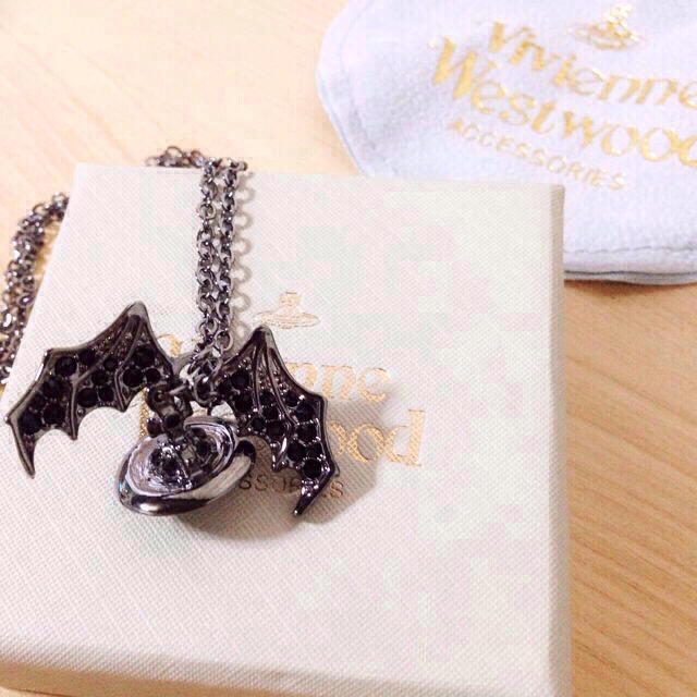 Vivienne Westwood - ブラックメタルバットオーブネックレスの通販 by ...