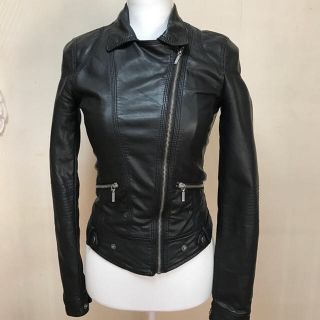 ザラ(ZARA)のZARA  ライダースジャケット・黒・ヒョウ柄(ライダースジャケット)