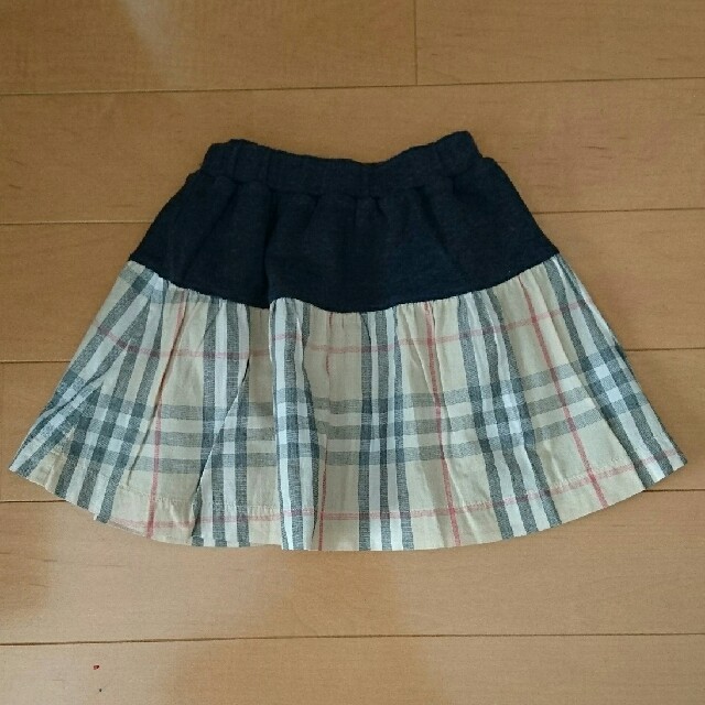 BURBERRY(バーバリー)のローズ様専用☆Burberry リバーシブルスカート 110 キッズ/ベビー/マタニティのキッズ服女の子用(90cm~)(スカート)の商品写真