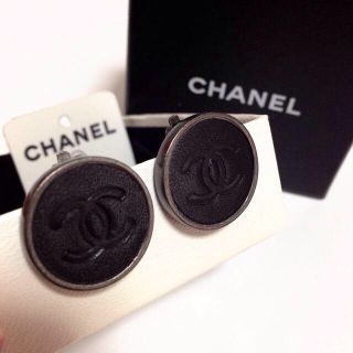 シャネル(CHANEL)の未使用 シャネル レザー風 イヤリング(イヤリング)