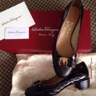 サルヴァトーレフェラガモ(Salvatore Ferragamo)のフェラガモ☆ヴァラ レオパードパンプス(ハイヒール/パンプス)