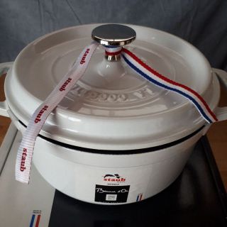 ストウブ(STAUB)のストウブ ココットラウンド18cm 訳あり！(調理道具/製菓道具)