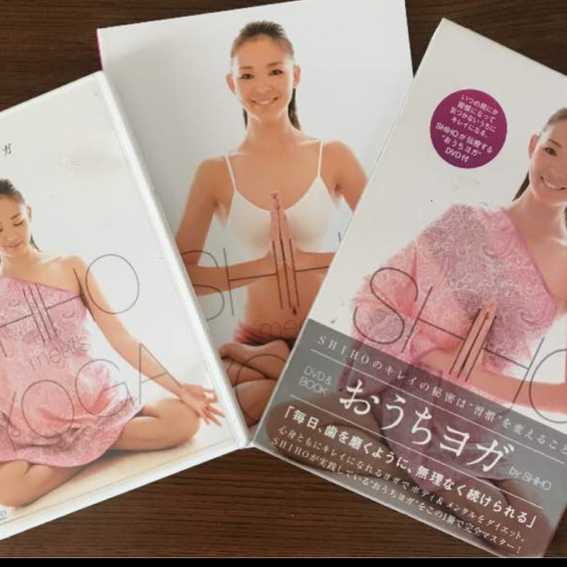 おうちヨガ SHIHO DVD&BOOK エンタメ/ホビーのDVD/ブルーレイ(スポーツ/フィットネス)の商品写真