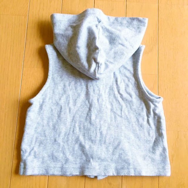 COMME CA DU MODE(コムサデモード)の未使用 コムサフォセット フードベスト 90 キッズ/ベビー/マタニティのベビー服(~85cm)(その他)の商品写真