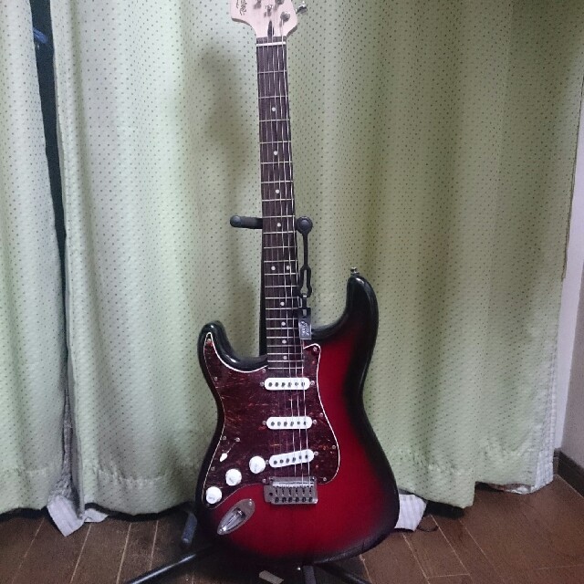 熱い販売 Fender - スクワイヤーギター (レフティ) エレキギター