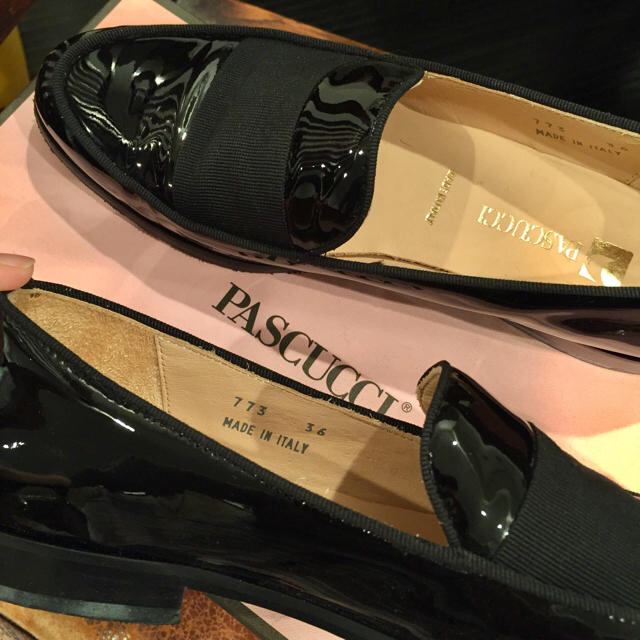 NOLLEY'S(ノーリーズ)の【ユーカリ様専用】PASCUCCI 黒フラットシューズ レディースの靴/シューズ(ローファー/革靴)の商品写真