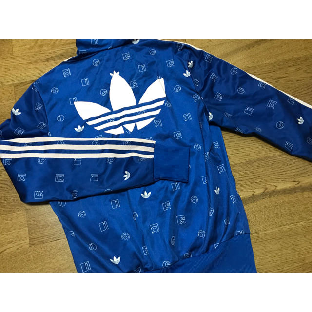 adidas(アディダス)のアディダスオリジナルス ジャージ レディースのジャケット/アウター(スタジャン)の商品写真