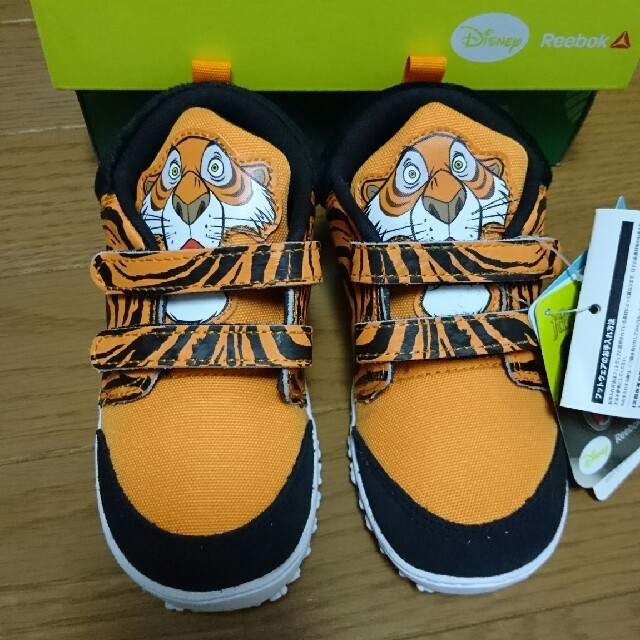 Reebok(リーボック)のリーボック junglebook ベビー キッズ スニーカー キッズ/ベビー/マタニティのベビー靴/シューズ(~14cm)(スニーカー)の商品写真