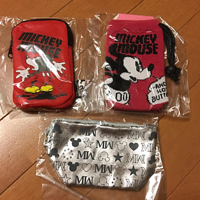 Disney(ディズニー)の更にお値下げ、新品 ディズニー ミッキー ケース3点セット エンタメ/ホビーのおもちゃ/ぬいぐるみ(キャラクターグッズ)の商品写真