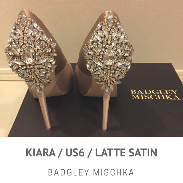 【即日発送】US6 / LATTE SATIN《badgley mischka》 レディースの靴/シューズ(ハイヒール/パンプス)の商品写真