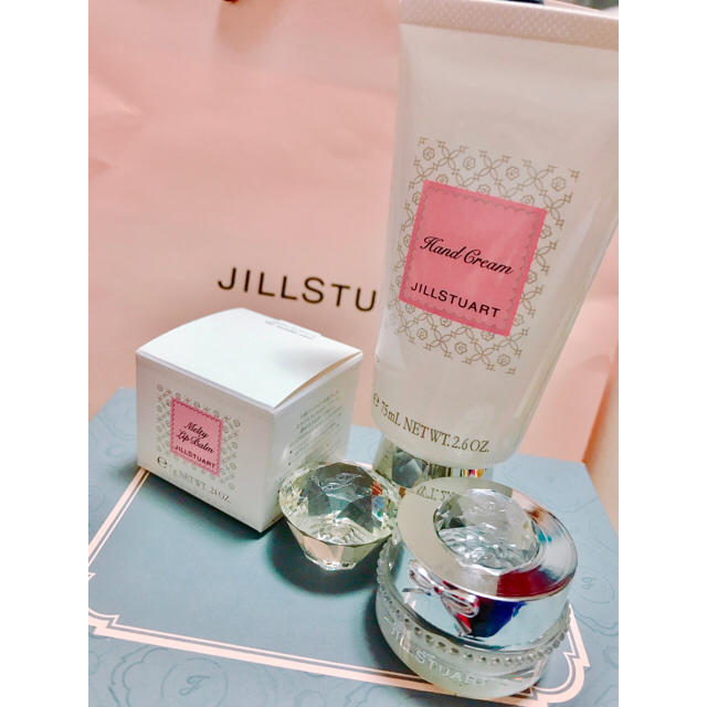 JILL by JILLSTUART(ジルバイジルスチュアート)のジルスチュアート★ハンドクリーム&リップクリームセット コスメ/美容のボディケア(ハンドクリーム)の商品写真