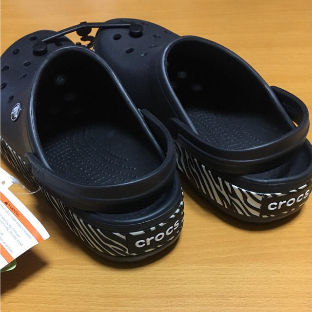 crocs(クロックス)の新品 26㎝ クロックス クロックバンド アニマルプリント クロッグ ブラック メンズの靴/シューズ(サンダル)の商品写真