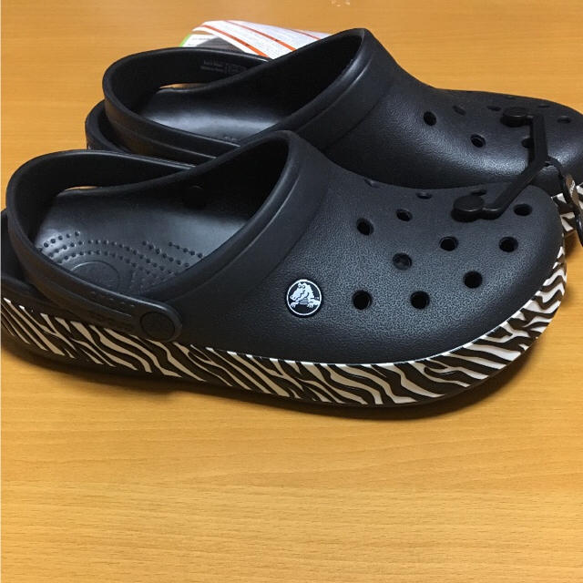 crocs(クロックス)の新品 26㎝ クロックス クロックバンド アニマルプリント クロッグ ブラック メンズの靴/シューズ(サンダル)の商品写真