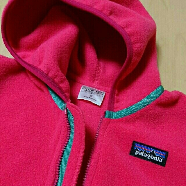 patagonia(パタゴニア)の【美品】パタゴニア フリース アウター フード 3T 95 キッズ/ベビー/マタニティのキッズ服女の子用(90cm~)(ジャケット/上着)の商品写真