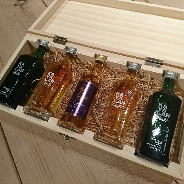 台湾ウィスキー KAVALAN ミニボトル5本セット 木製ケース付の通販 by Takami-ya｜ラクマ