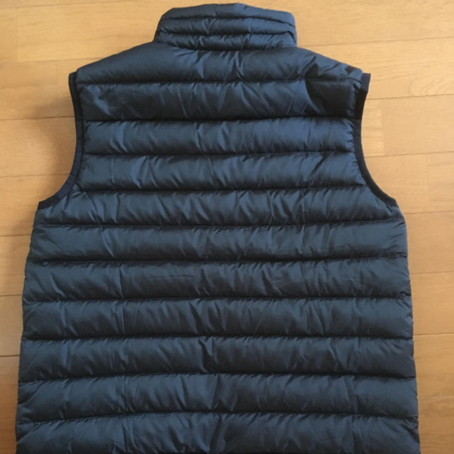 patagonia(パタゴニア)のパタゴニアpatagonia 黒ブラックダウンベスト キッズL150-160 キッズ/ベビー/マタニティのキッズ服男の子用(90cm~)(ジャケット/上着)の商品写真