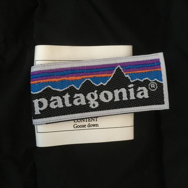 patagonia(パタゴニア)のパタゴニアpatagonia 黒ブラックダウンベスト キッズL150-160 キッズ/ベビー/マタニティのキッズ服男の子用(90cm~)(ジャケット/上着)の商品写真