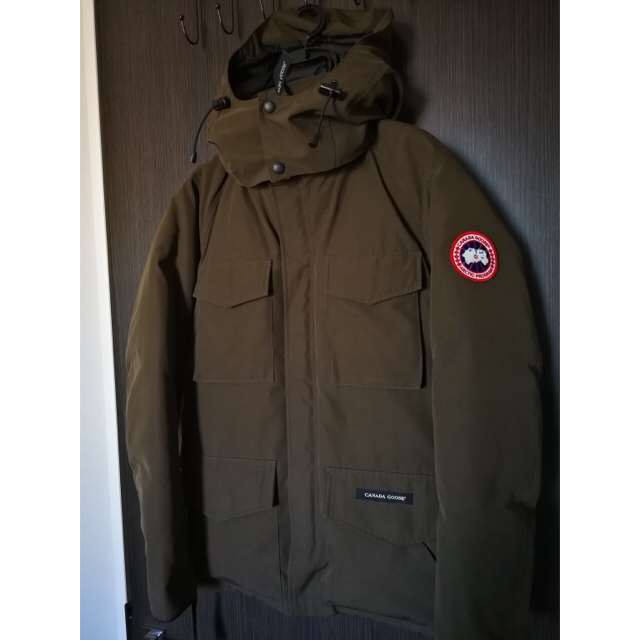 CANADA GOOSE(カナダグース)の週末限定値下げ フリルクーポン使用可能【美品】カナダグース カムループスSサイズ メンズのジャケット/アウター(ダウンジャケット)の商品写真