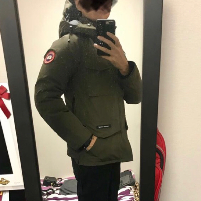 CANADA GOOSE(カナダグース)の週末限定値下げ フリルクーポン使用可能【美品】カナダグース カムループスSサイズ メンズのジャケット/アウター(ダウンジャケット)の商品写真