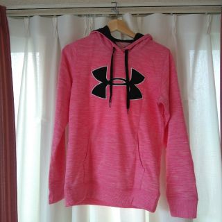 アンダーアーマー(UNDER ARMOUR)のUNDER ARMOUR　パーカー ピンク(パーカー)