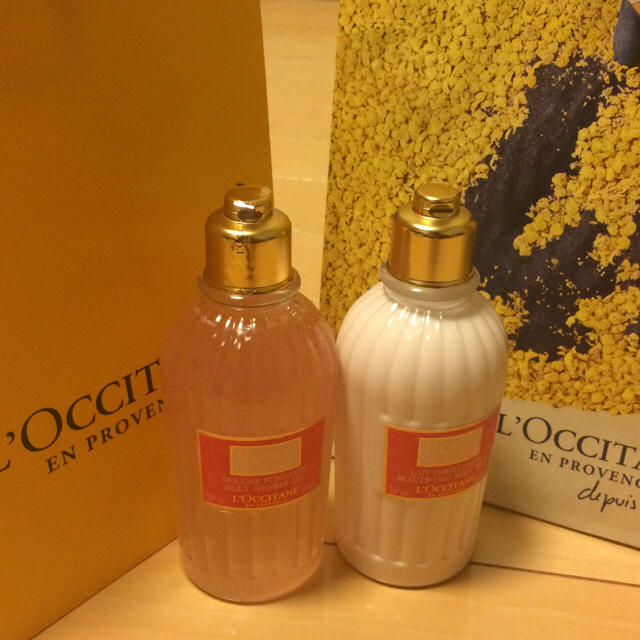 L'OCCITANE(ロクシタン)のありちゃん 様 専用ページ コスメ/美容のボディケア(ボディローション/ミルク)の商品写真