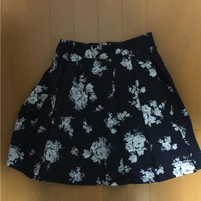 INGNI(イング)のingni☆ネイビー花柄スカート レディースのスカート(ひざ丈スカート)の商品写真