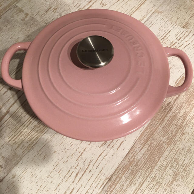 LE CREUSET(ルクルーゼ)の期間限定お値下げ！ル・クルーゼ シグニチャー ココット・ロンド 16㎝ インテリア/住まい/日用品のキッチン/食器(鍋/フライパン)の商品写真