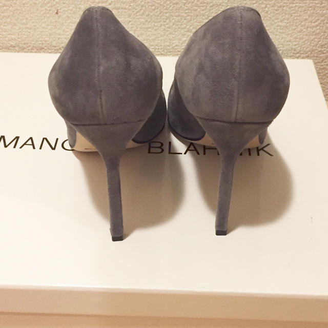 MANOLO BLAHNIK(マノロブラニク)の週末お値下げ 試着のみ スエード マノロブラニク レディースの靴/シューズ(ハイヒール/パンプス)の商品写真