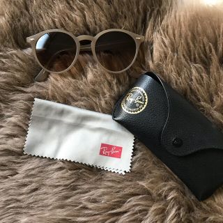 レイバン(Ray-Ban)の【myk様専用】Ray-Ban レイバン サングラス グレージュ 2180(サングラス/メガネ)