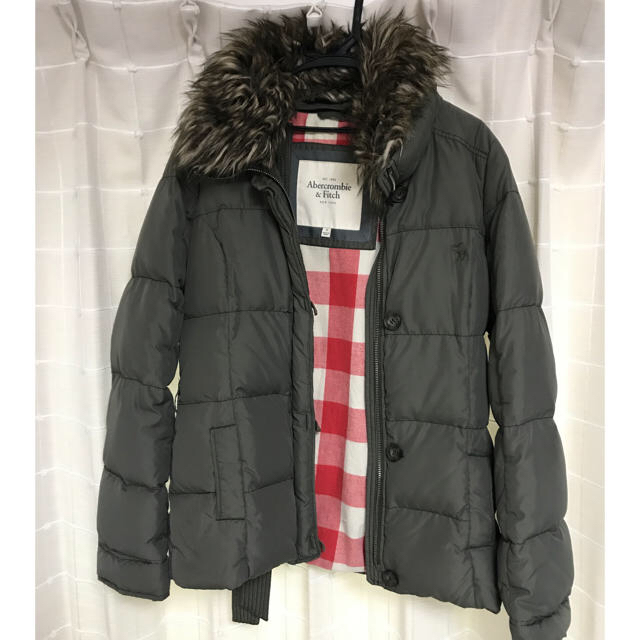 Abercrombie&Fitch(アバクロンビーアンドフィッチ)の最終価格♡アバクロンビー&フィッチ ダウンコート カーキ オリーブ色 レディースのジャケット/アウター(ダウンジャケット)の商品写真