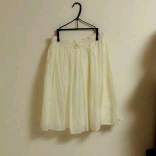 ダブルクローゼット(w closet)のw closet 白フレアスカート(ひざ丈スカート)