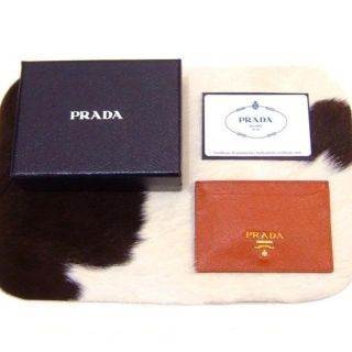 プラダ(PRADA)のプラダカードケースパスケースオレンジ2M0208新品(名刺入れ/定期入れ)