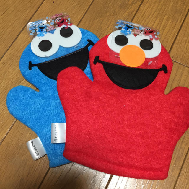 SESAME STREET(セサミストリート)のセサミストリート ウォッシュミトン エルモ クッキーモンスター エンタメ/ホビーのおもちゃ/ぬいぐるみ(キャラクターグッズ)の商品写真