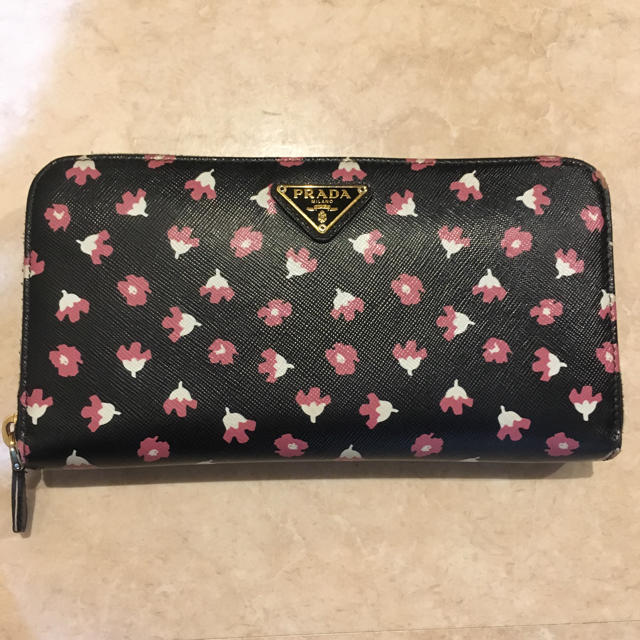 PRADA(プラダ)のPRADA＊長財布 サフィアーノ 花柄 レディースのファッション小物(財布)の商品写真