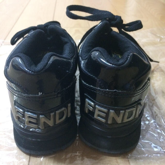 FENDI フェンディ　スニーカーシューズ　ブラック　エナメル　厚底