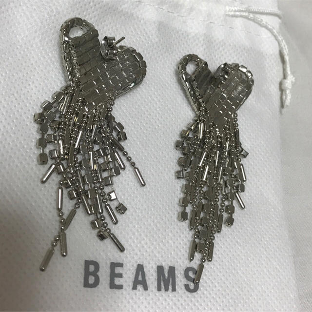 BEAMS(ビームス)の新品未使用 美品 BEAMS ハートビジューピアス レディースのアクセサリー(ピアス)の商品写真