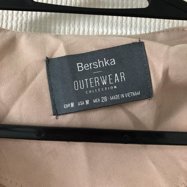 Bershka(ベルシュカ)のBershka Mサイズ 未使用品 レディースのジャケット/アウター(トレンチコート)の商品写真