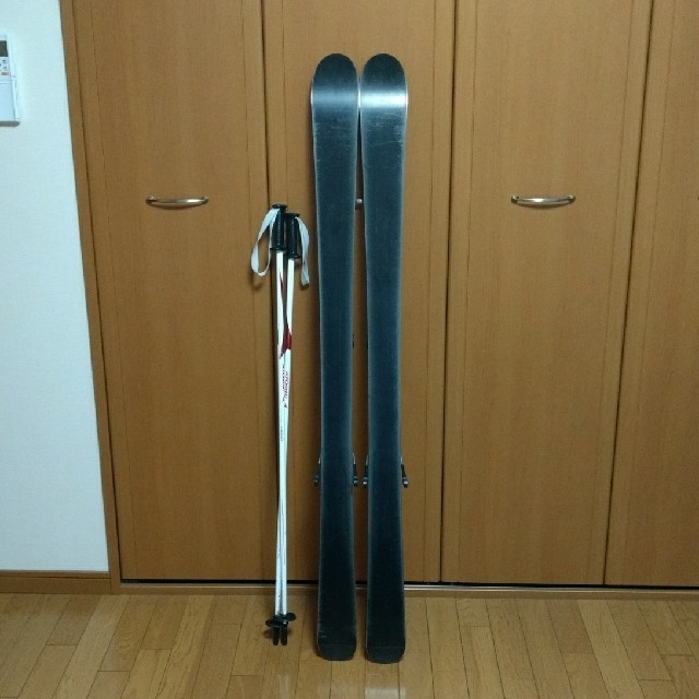 【スキー】スキー板とストックのセット スポーツ/アウトドアのスキー(板)の商品写真