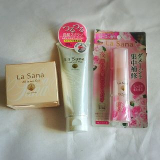 ラサーナ(LaSana)の新品未使用 ラサーナ 海藻ヘアエッセンスローズ 洗顔スクラブ オールインワンゲル(ヘアケア)