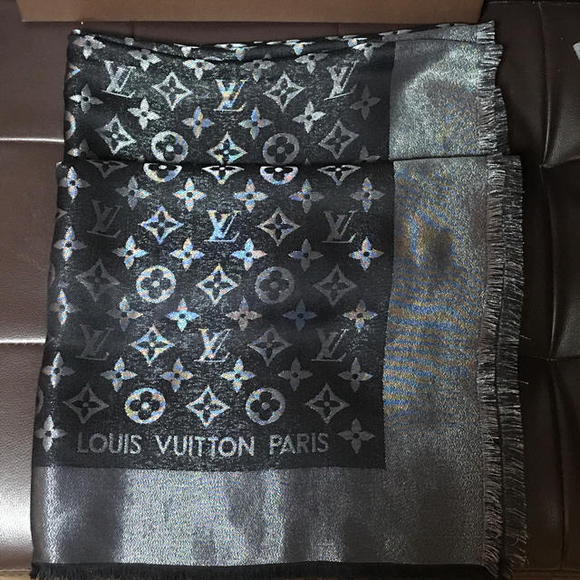 LOUIS VUITTON(ルイヴィトン)のルイ・ヴィトン シャイン モノグラム ストール メンズのファッション小物(ストール)の商品写真