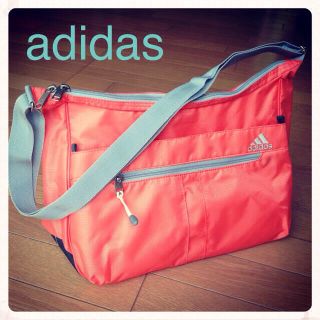 アディダス(adidas)のadidasネオンカラーショルダーバッグ(ショルダーバッグ)