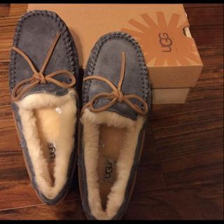 アグ(UGG)の人気カラー グレー稀少！アグー ダコタ モカシン 正規品 大好評 (スリッポン/モカシン)