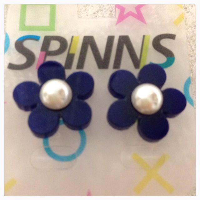 SPINNS(スピンズ)のスピンズ デイジーピアス レディースのアクセサリー(ピアス)の商品写真